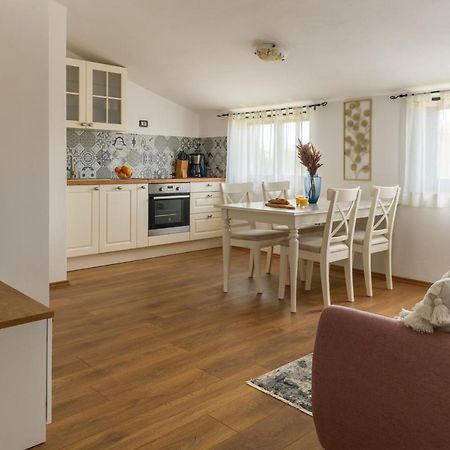 Apartments Perkovic Fažana エクステリア 写真
