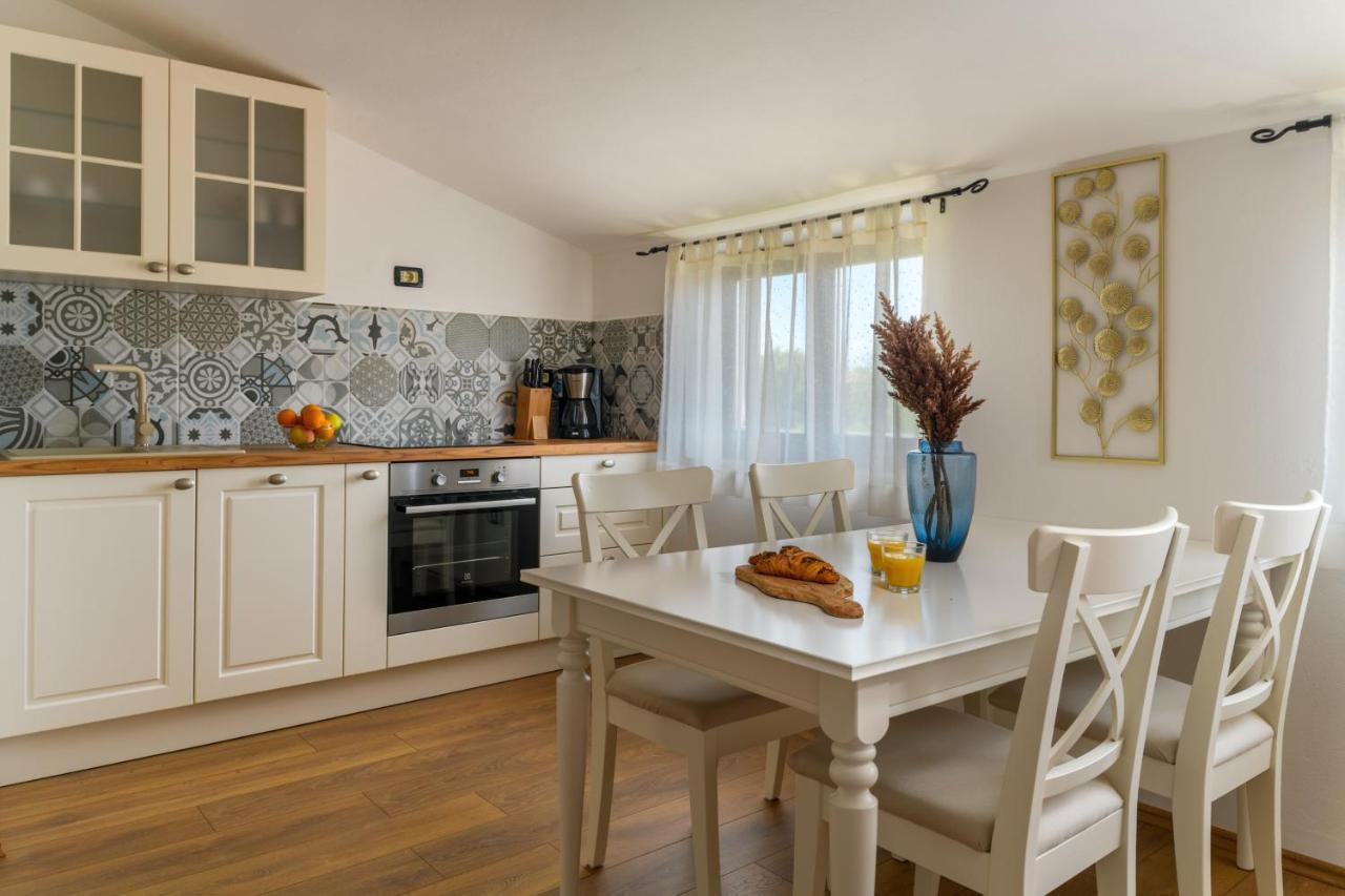 Apartments Perkovic Fažana エクステリア 写真